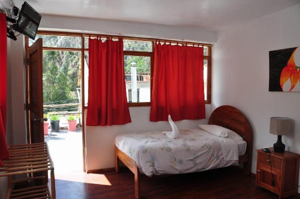 Las Orquideas Ollantaytambo image 10